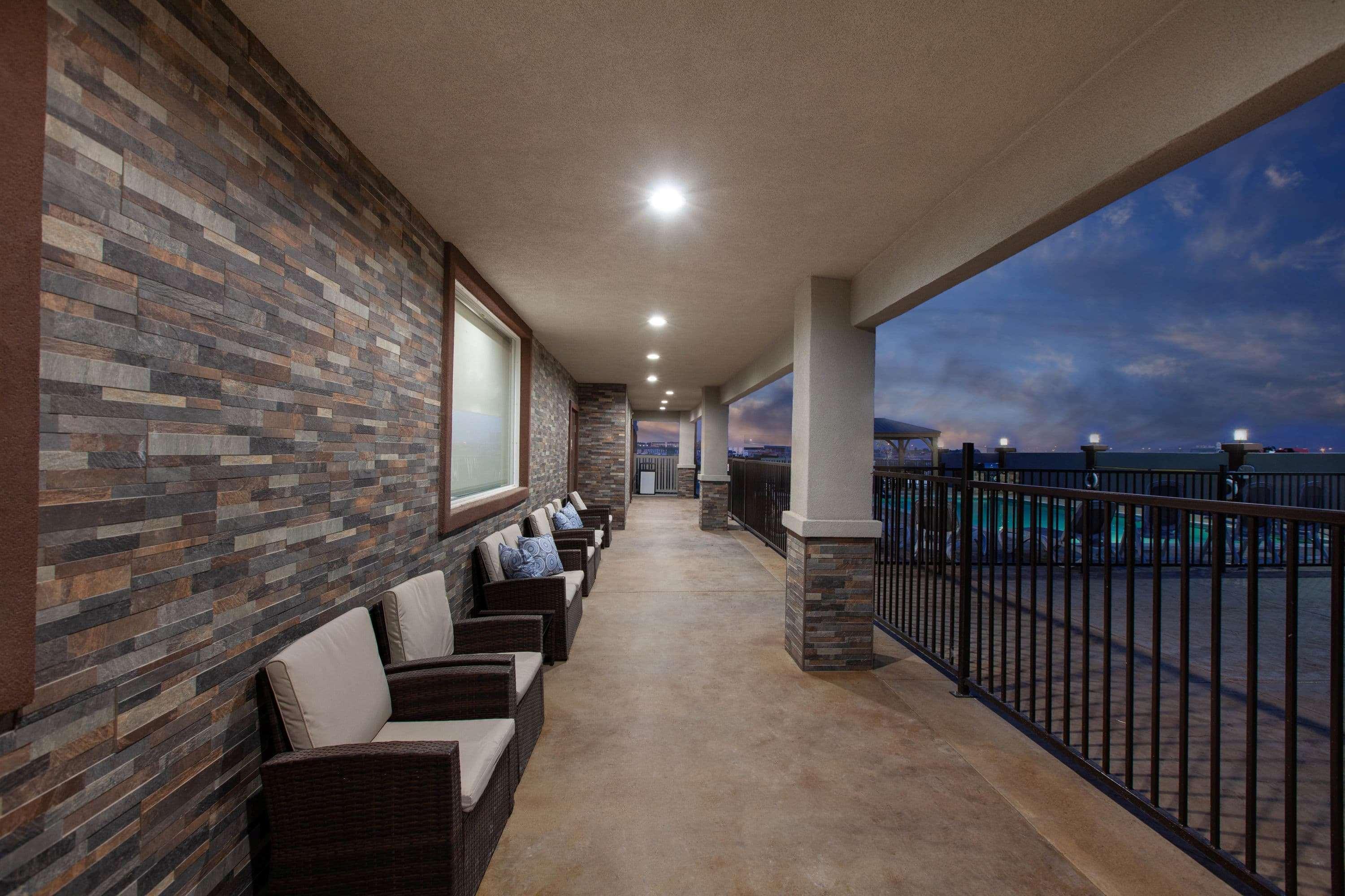 Hawthorn Extended Stay By Wyndham Одеса Екстериор снимка