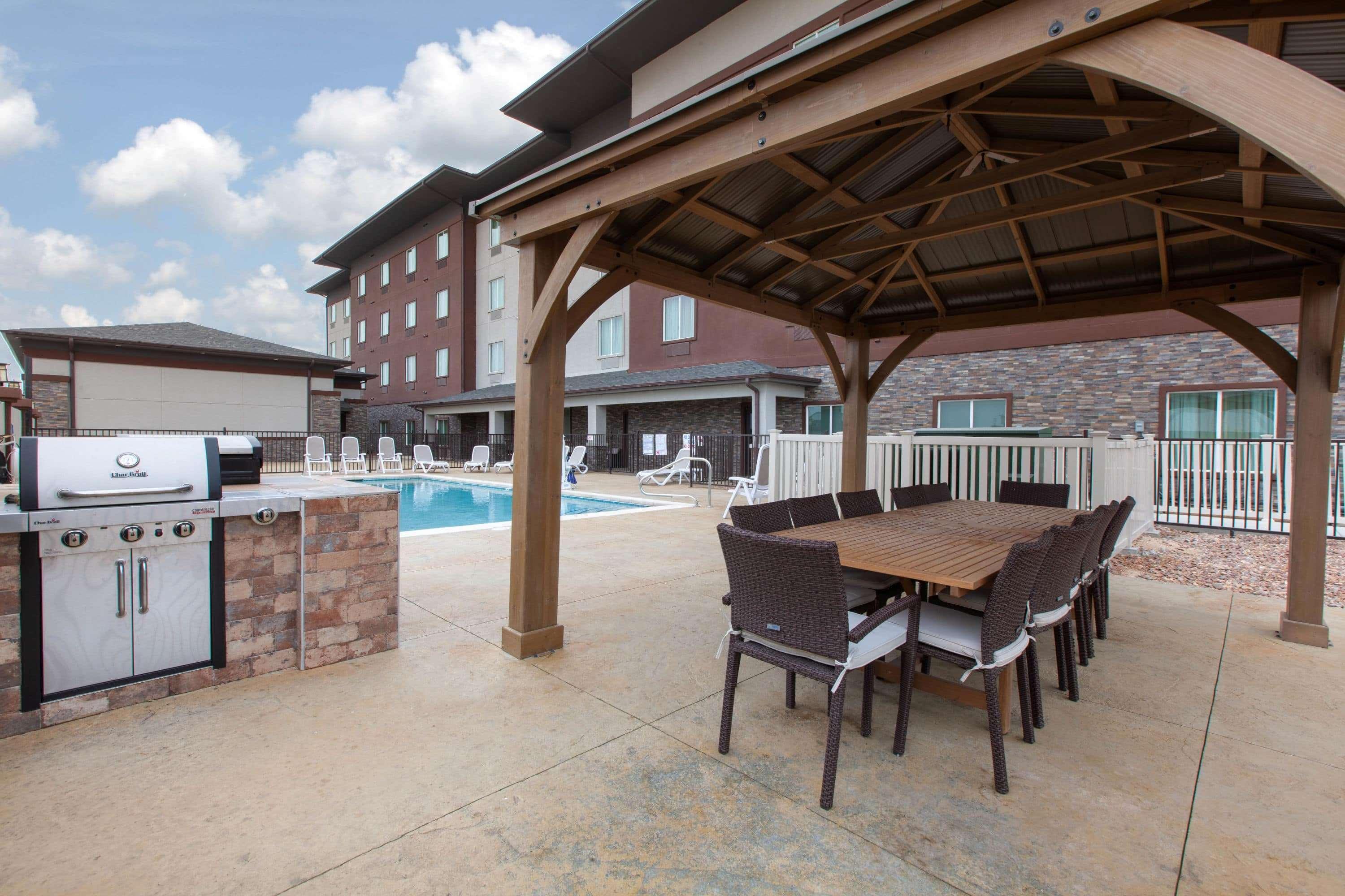Hawthorn Extended Stay By Wyndham Одеса Екстериор снимка
